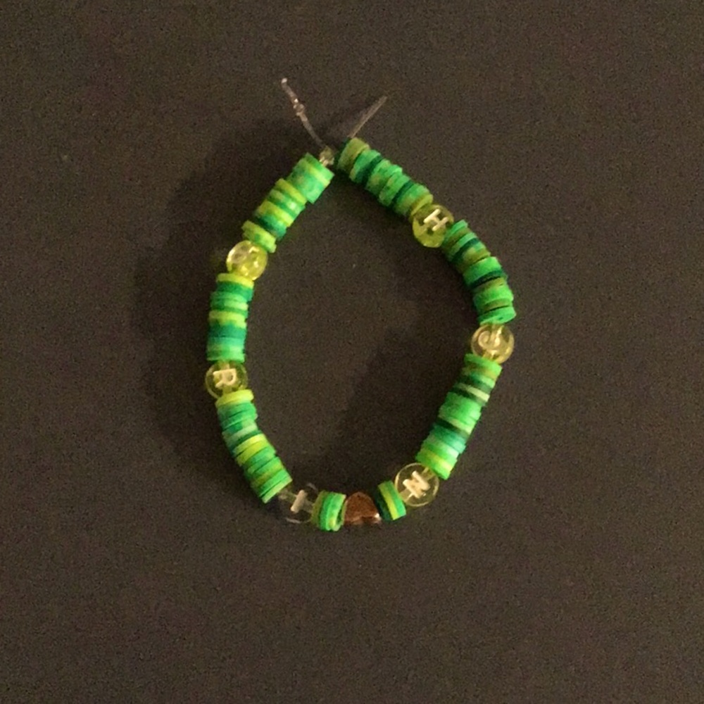 Grinch bracelet not for sale but clay bead ideas to make <3✨✨
